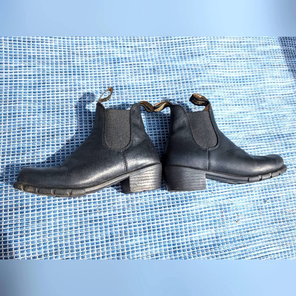 Blundstone size 7.5 women's 1671